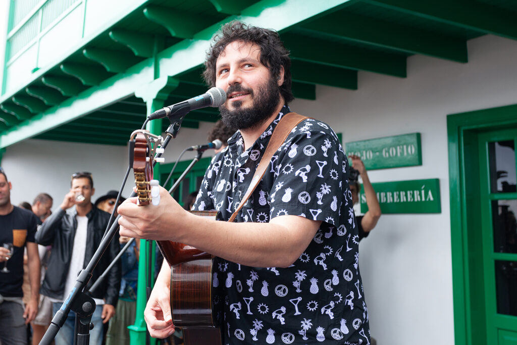 El Kanka derrocha arte y hace saltar al público de Sonidos Líquidos